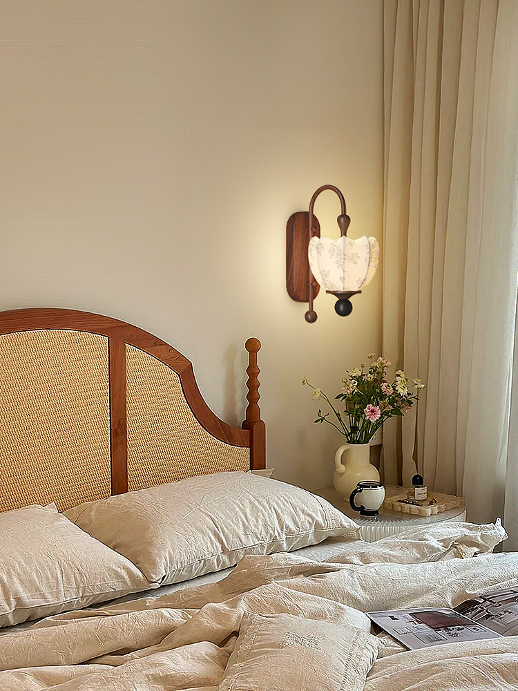 Retro Wabi Sabi Style Homestay - Lighting Decoration On Wall 评论和价格